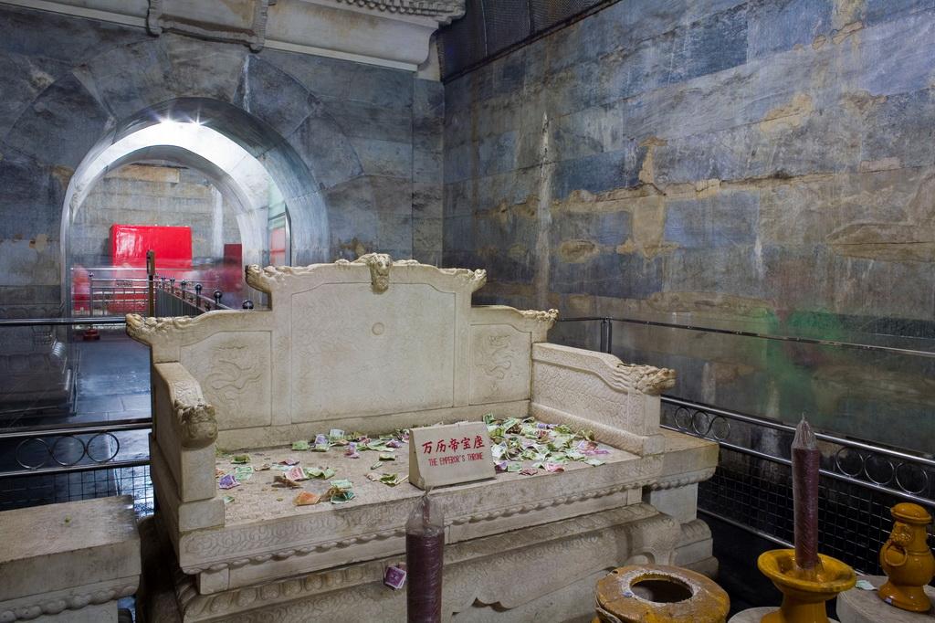 [图说]古今影像大明十三陵－－十五，明神宗万历帝朱翊钧定陵之开放的皇陵-明十三陵背后的帝王传奇