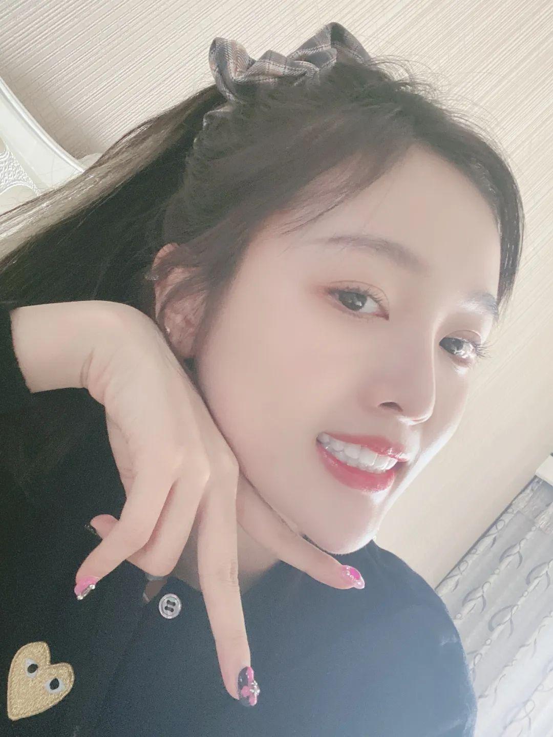 甜豆吴宣仪宠粉晒照原来她才是疯狂美甲达人