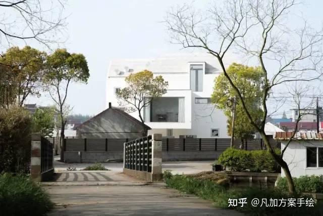 该原型的特征主要围合性介于回字形和l形之间,庭院有一定的开放性,并