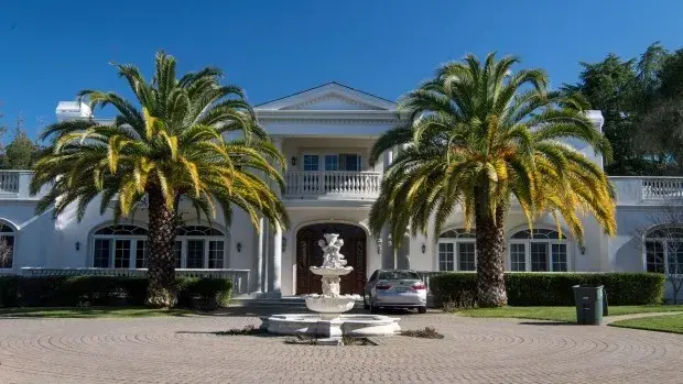 美国最有钱的人住在哪这个小镇年收入50万美元只能算