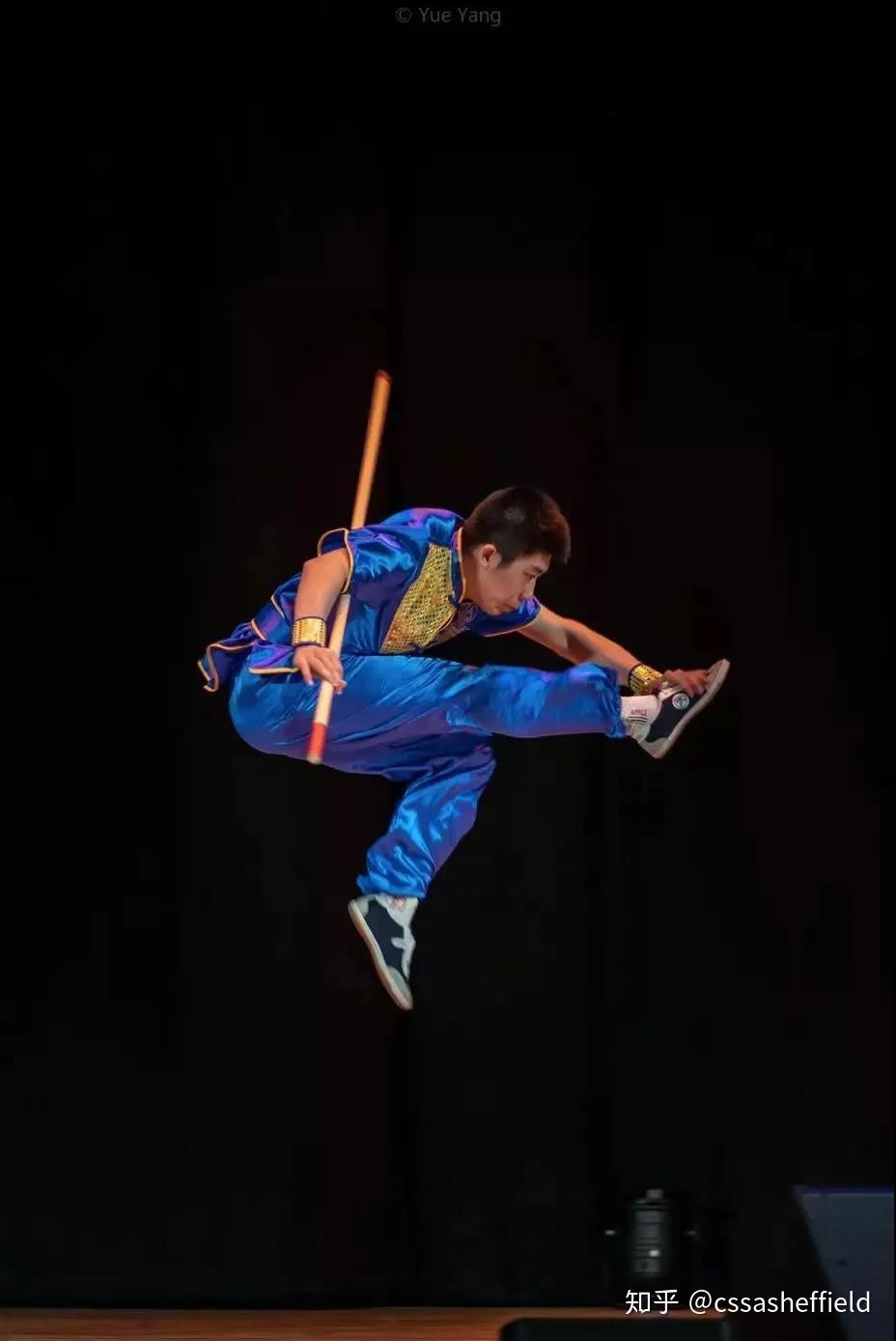 中国古典舞《风酥雨忆》2.杂技《江南水乡-蹬技》3.