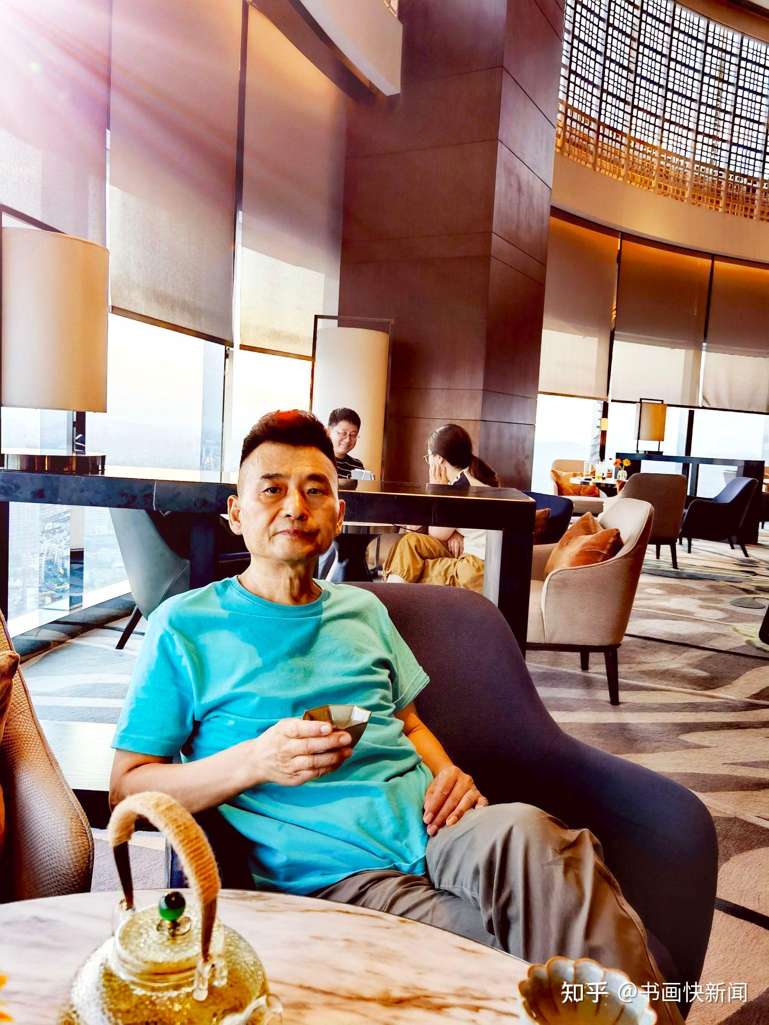 王秉刚走近360行:应邀为爱鲤会长题字 - 知乎
