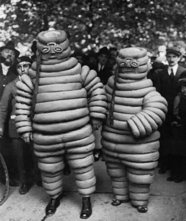 年的法国里昂"万国博览会"上,米其林兄弟发现墙角的一堆直径大小不