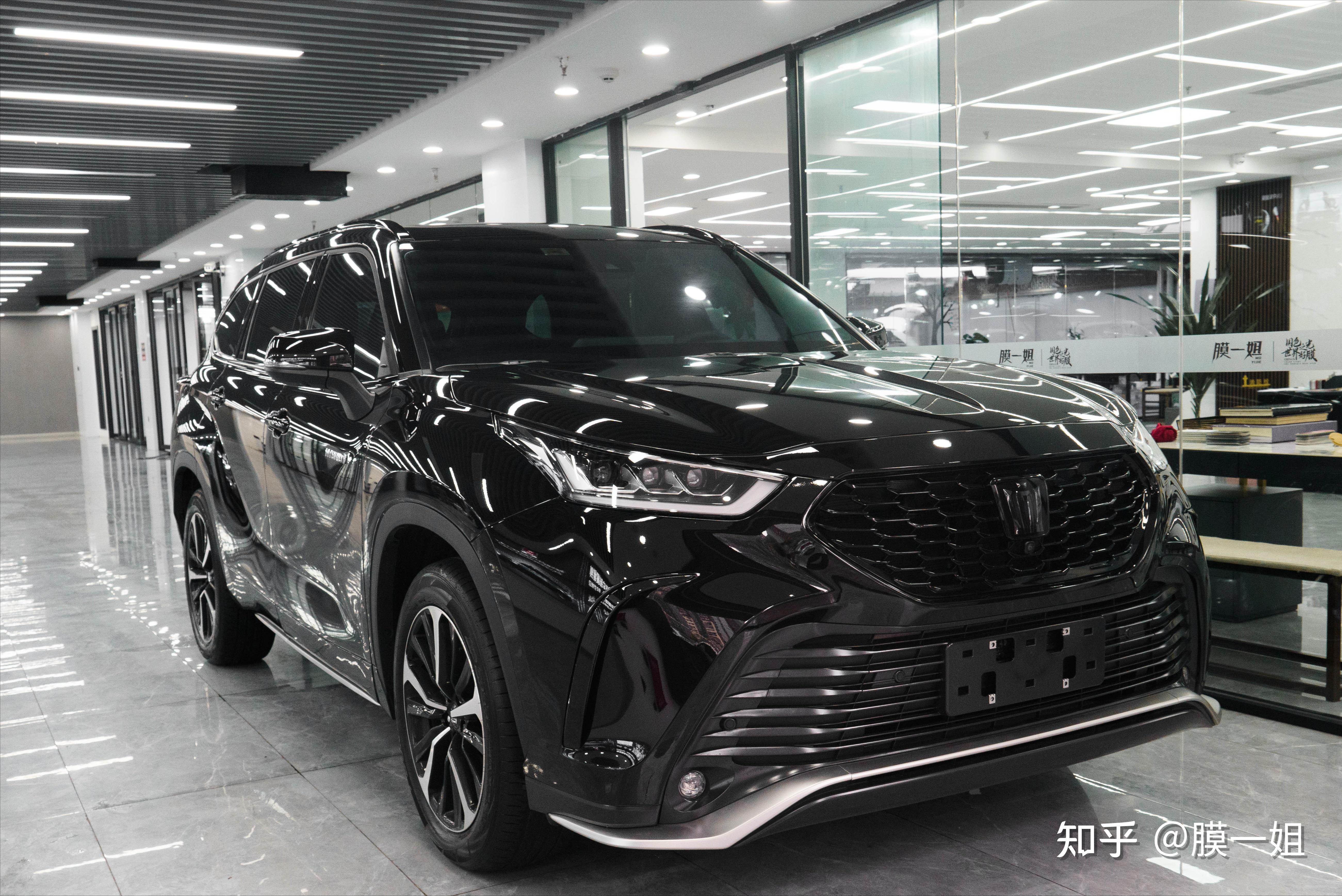 丰田皇冠陆放装贴膜一姐亮黑tpu隐形车衣给爱车更好保护