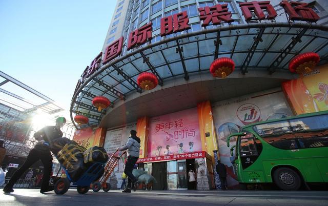 他做服装批发行业一年用这个方法卖了3000万