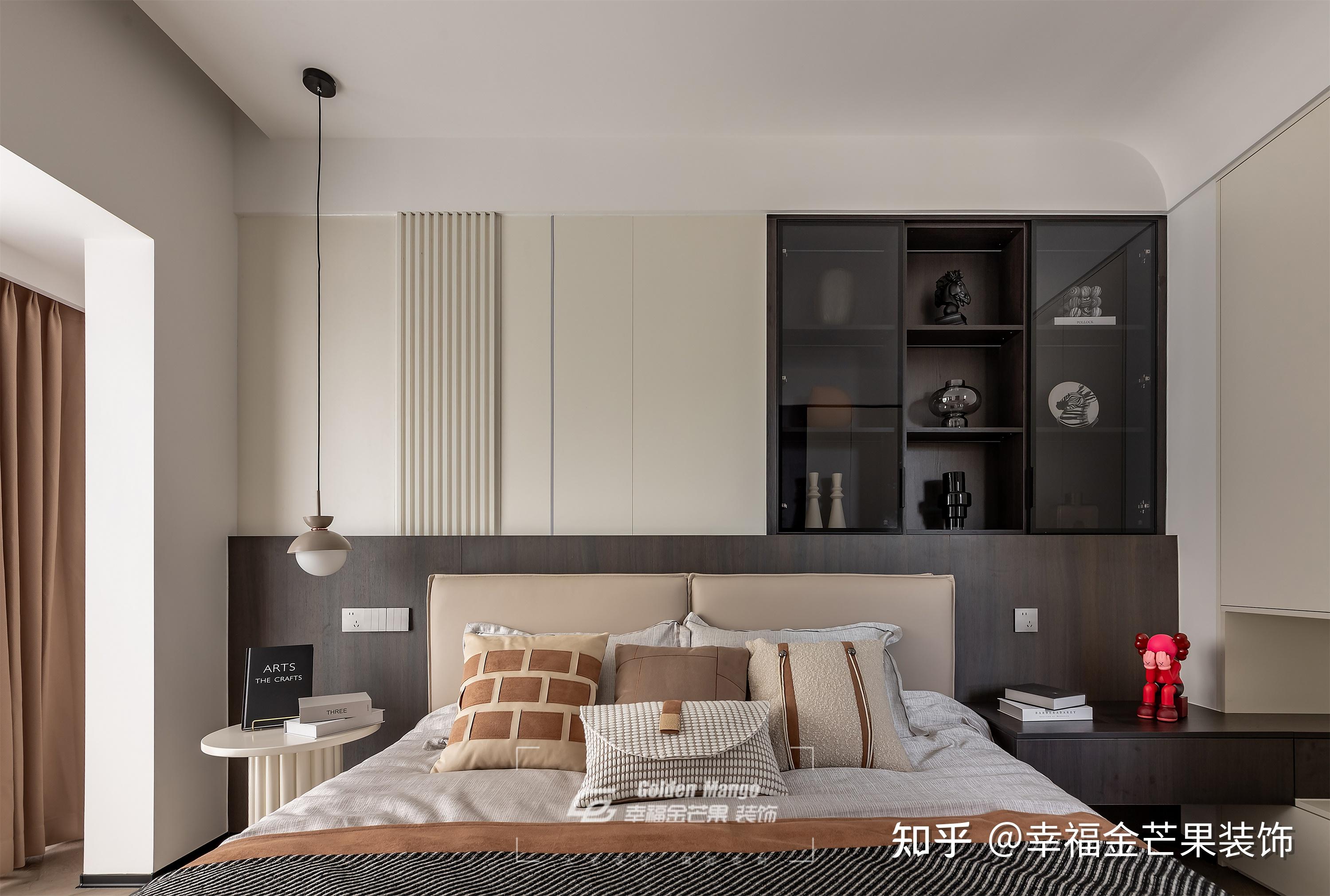 效果图:主卧·效果图实景:主卧主卧深色床头柜复古稳重,悬浮设计时尚