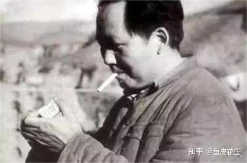 历史老照片系列（一百零四）：给客人递烟，却发现只剩一根，毛主席很自然的做了一个动作 - 知乎