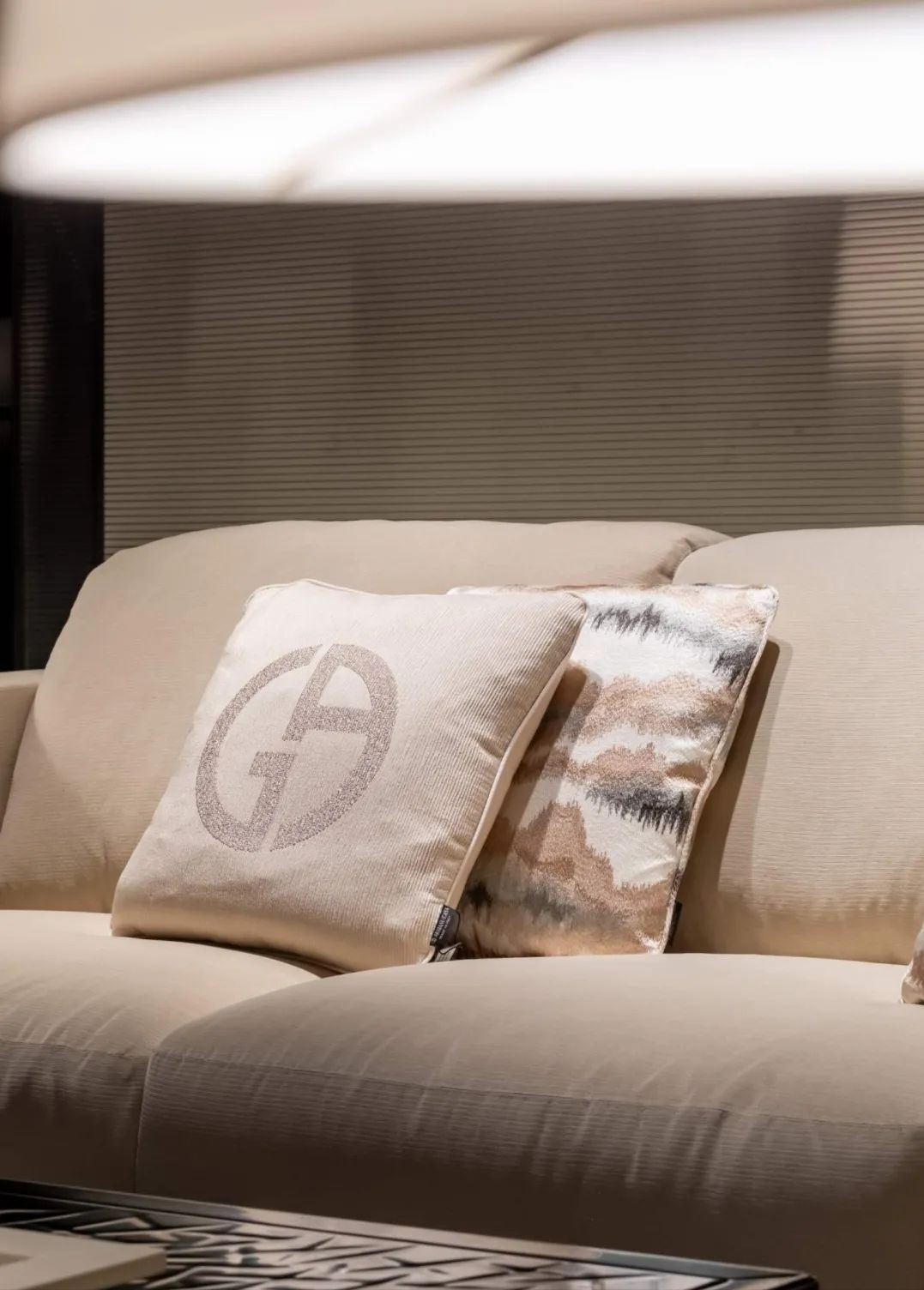 armanicasa家具自带强大气场打造总裁之家必备