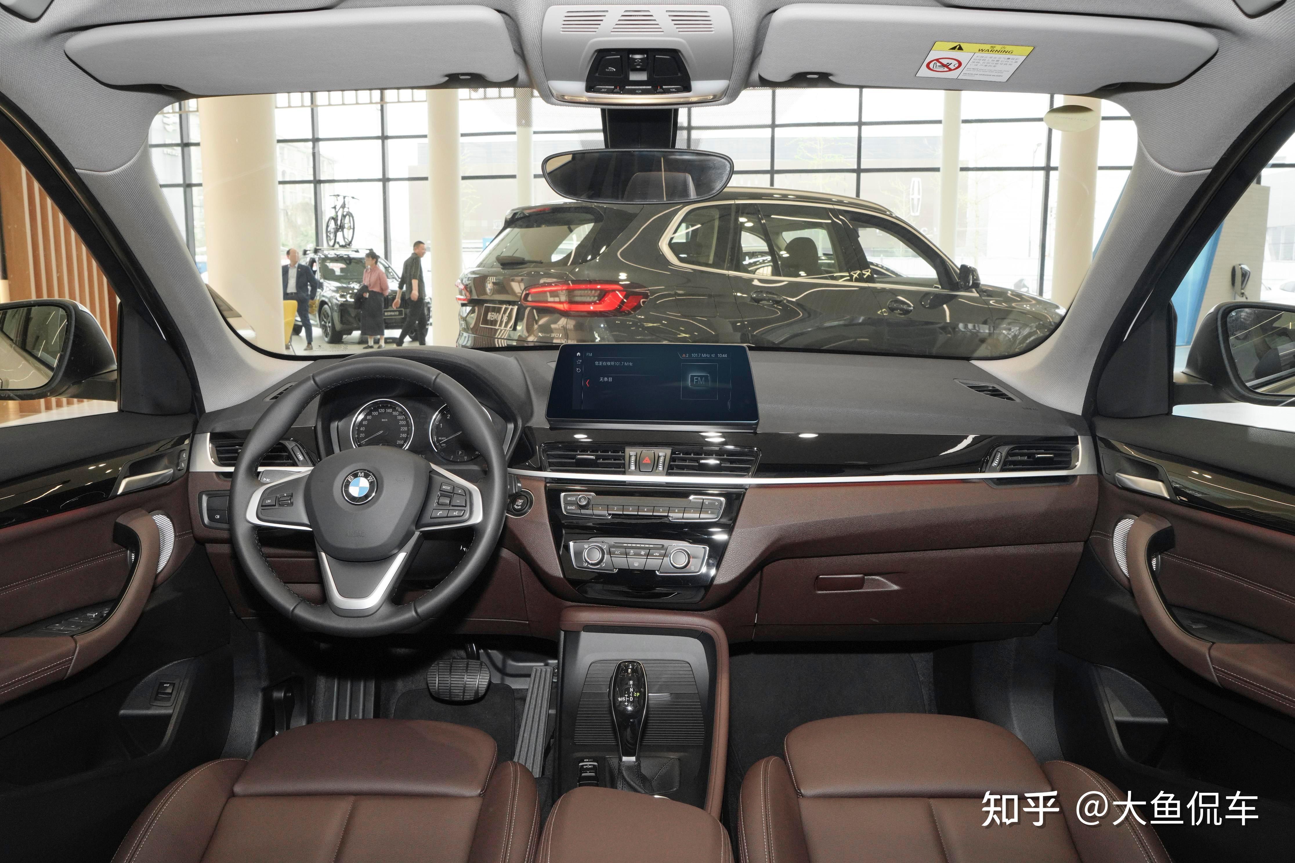 现款车型内饰图内饰方面的变化较大,新一代宝马x1采用了10.