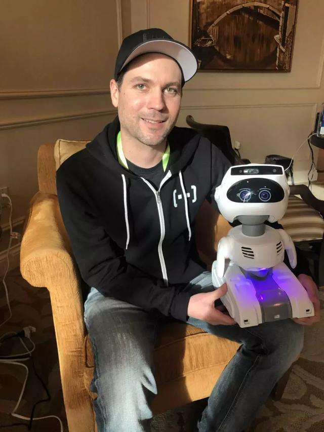 星球大战bb8机器人之父再出招推出新一代易编程机器人