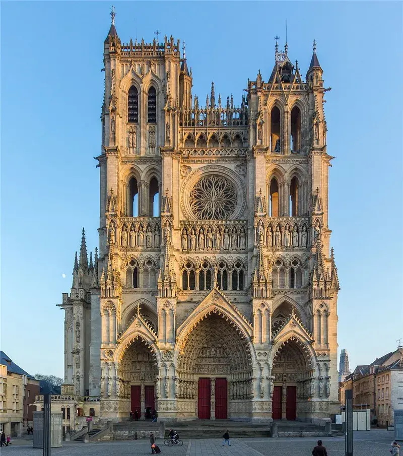 2 法国亚眠大教堂——圣母院的姐妹花