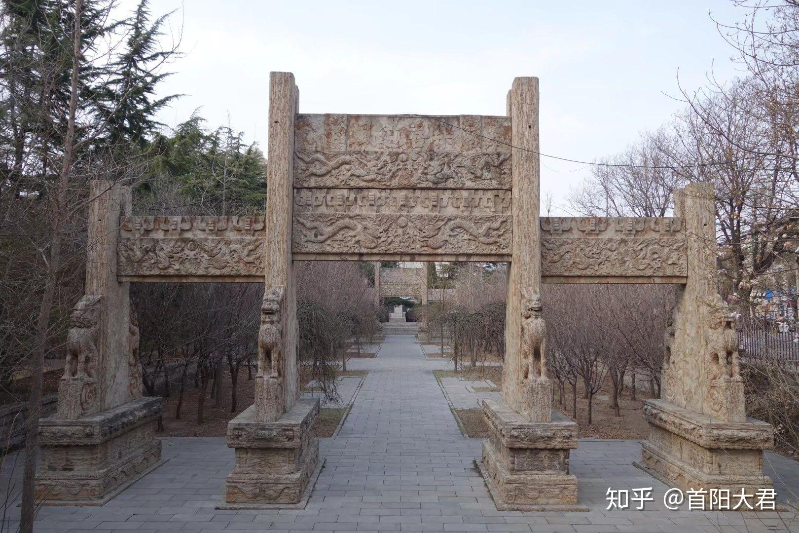 这两座石坊明代王府的其他遗迹还有潞王府的望京楼,赵王府的高阁寺,代