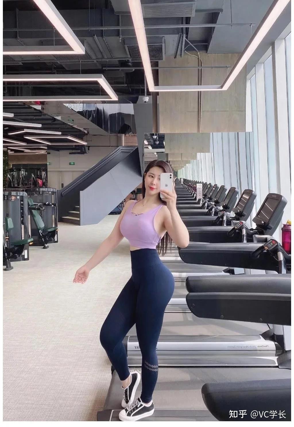 20岁健身美女尤物魔鬼身材瑜伽裤自拍