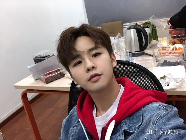 一个20多岁的男人长着一张娃娃脸是什么体验?