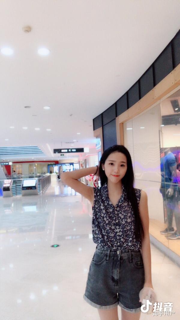 有个漂亮女朋友是种怎样的体验
