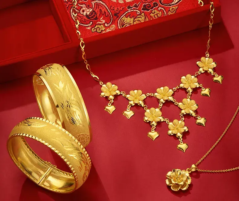 现在很多父母会为女儿买金镯子或者其他金饰作为嫁妆,当然买多少没有