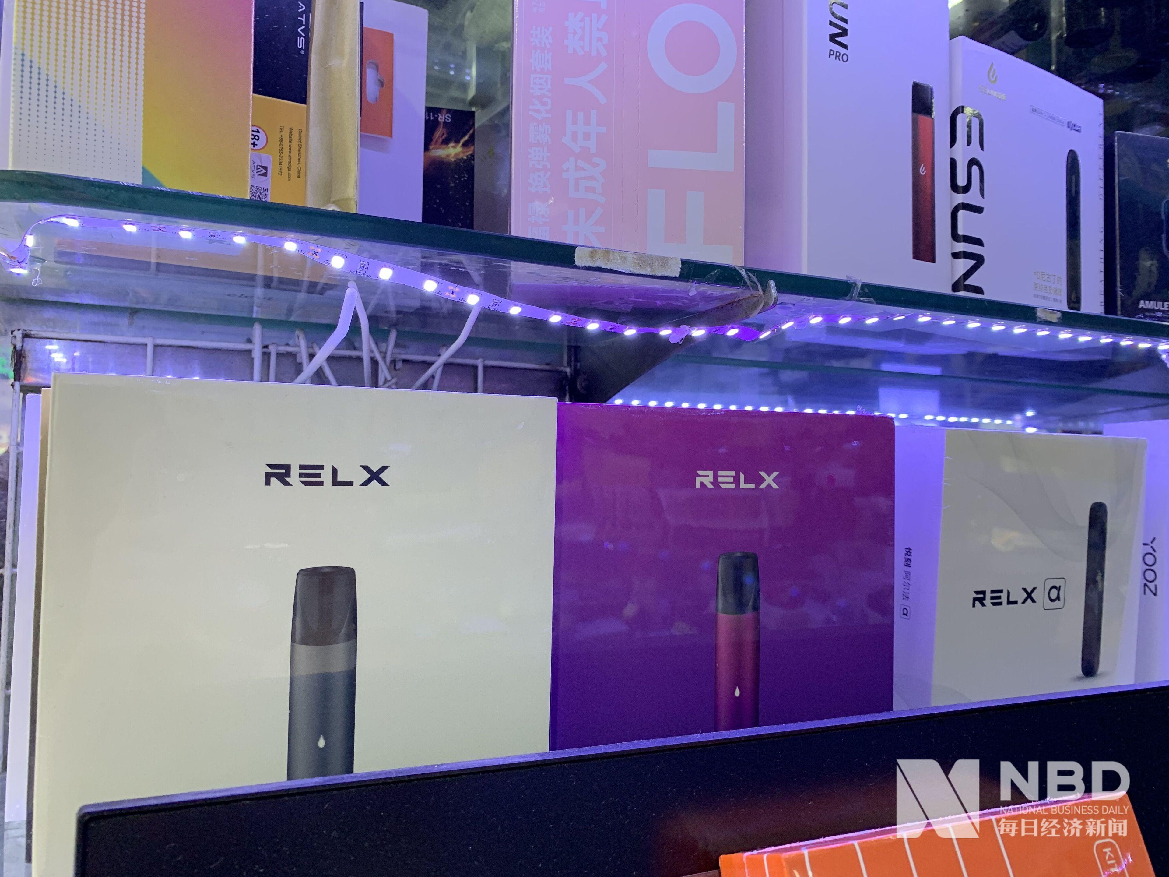 近日,《每日经济新闻》记者走访了华强北多家电子烟商铺,每家商铺都