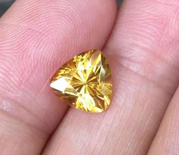 星 稀有国产宝石 白钨矿 知乎