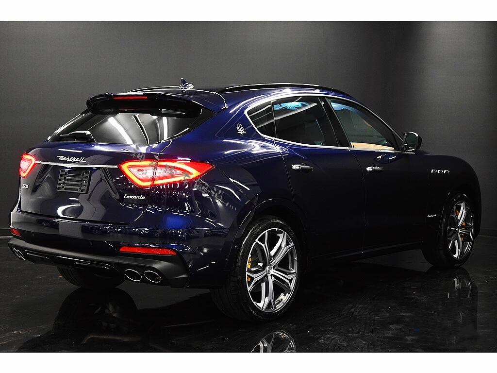 玛莎拉蒂levante外观的造型拥有非常强的奢华气场运动范十足