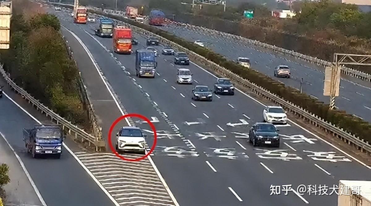 新能源车主心急换电高速逆行被重罚坦克300紧凑型suv保值率第一