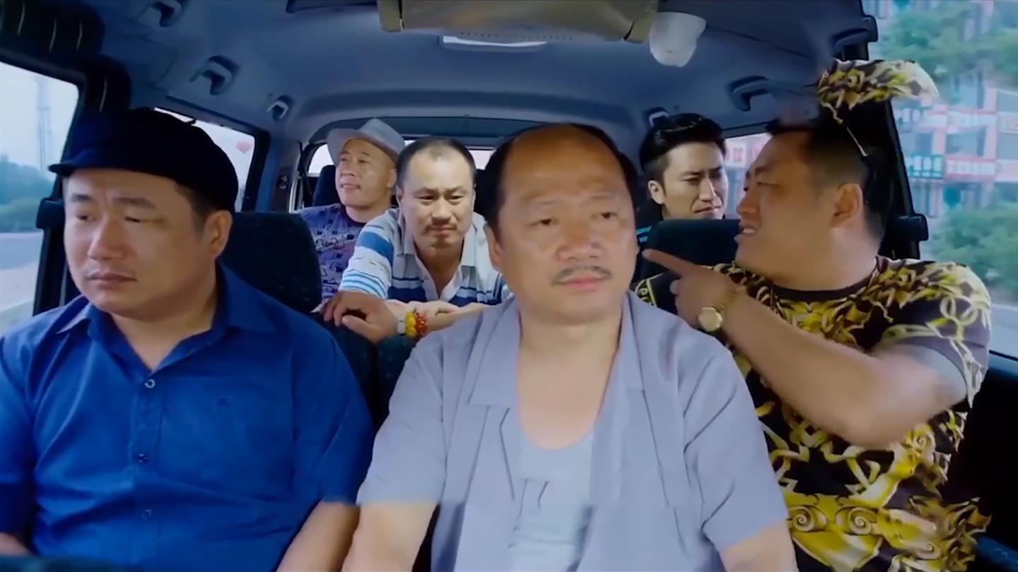 盘点彪哥和婷婷那些事自行车带妹子不料妹子180斤直接干爆胎