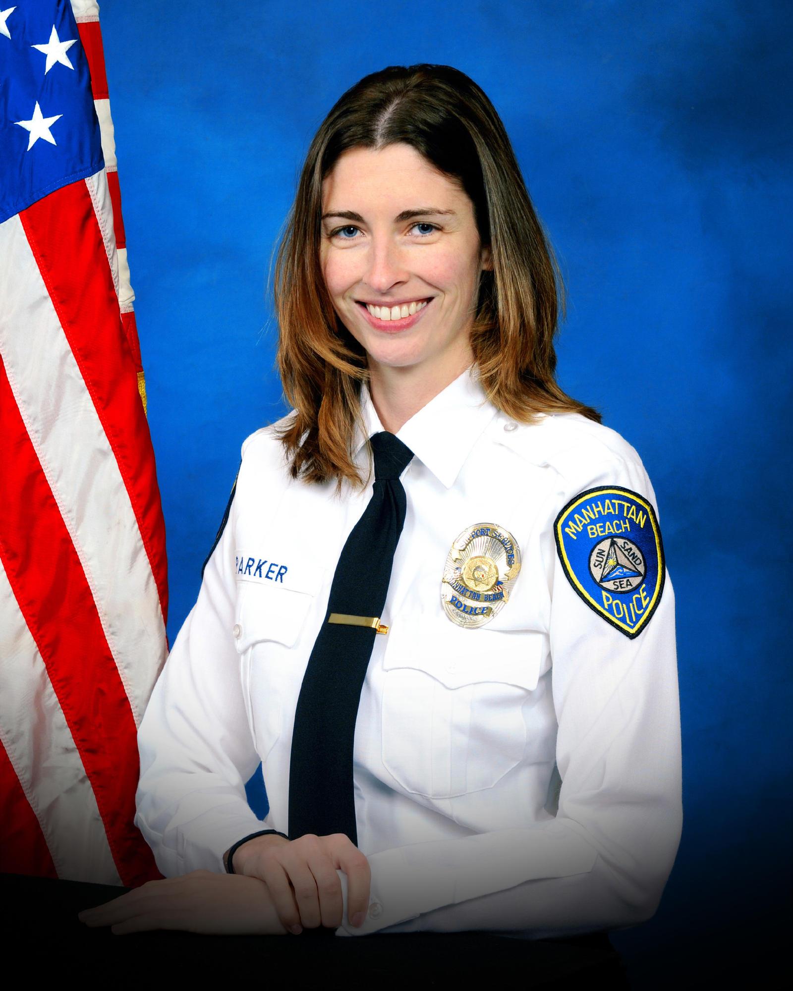 份确定的有一名外州曼哈顿岛下班的女警官racheal parker为救群众而英勇牺牲