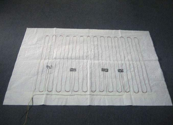 电热毯按照发热介质分为三种,分别是:普通电热毯(电热丝),水暖电热毯