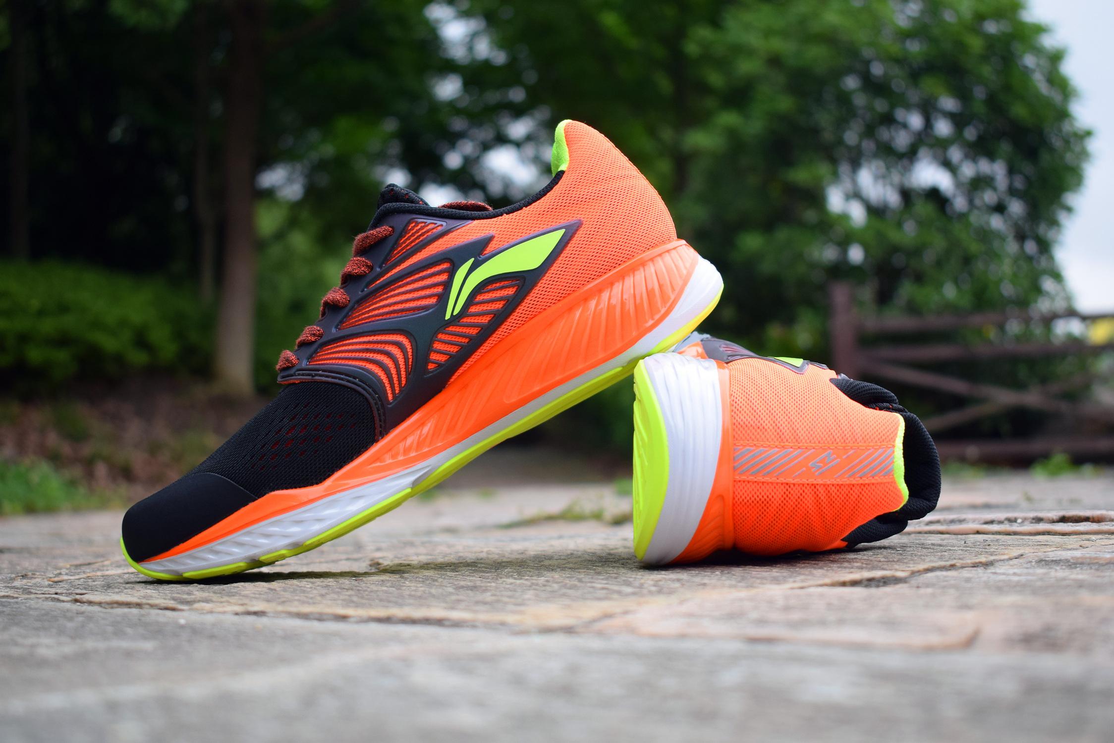 不止的进取—李宁云四代·叠影智能跑鞋