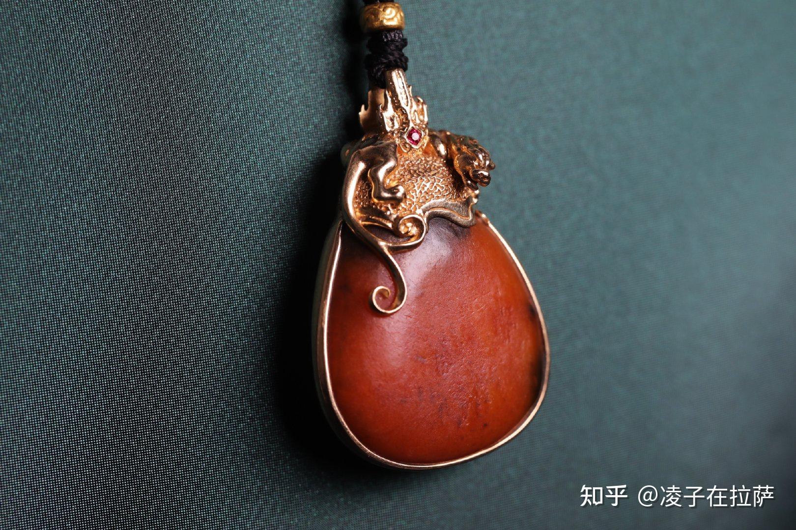 和田玉籽料的红皮黄肉