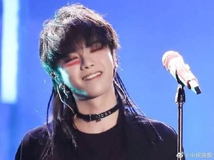 华晨宇 一个最不应该被黑的歌手 知乎 华晨宇 一个最不应该被黑的歌手 知乎