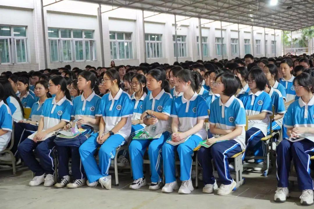勤学苦练勇争第一记普宁国贤学校2024届中考动员大会