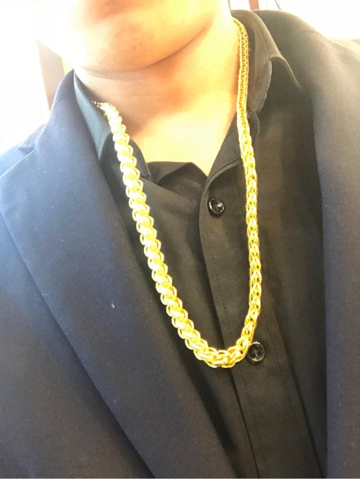 如何看待戴大金链子的装扮风格