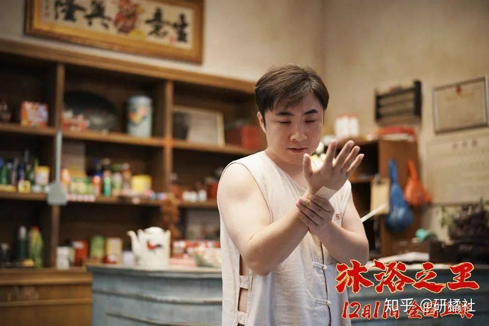 后一步欺骗跳伞坠河失忆的周吉祥,一个教,一个学,东掏