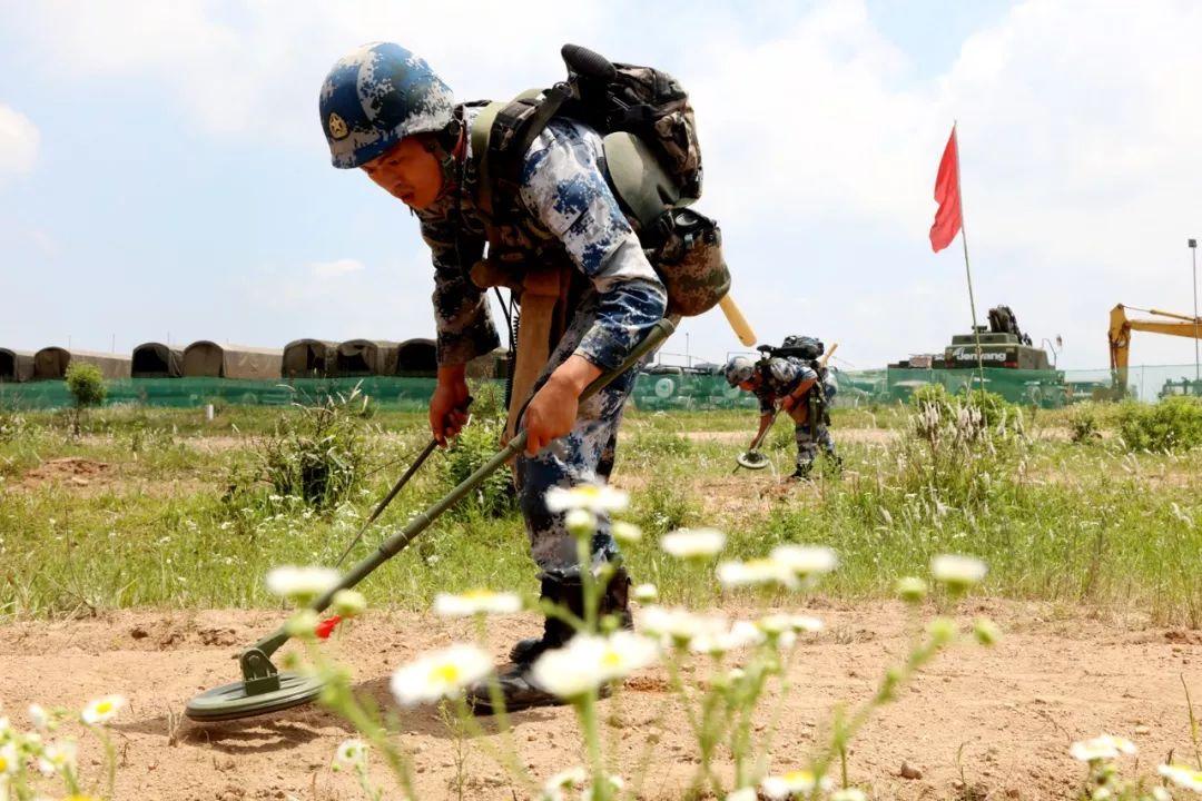逢山开路遇水造桥原来你是帅气又多才多艺的工兵小哥哥