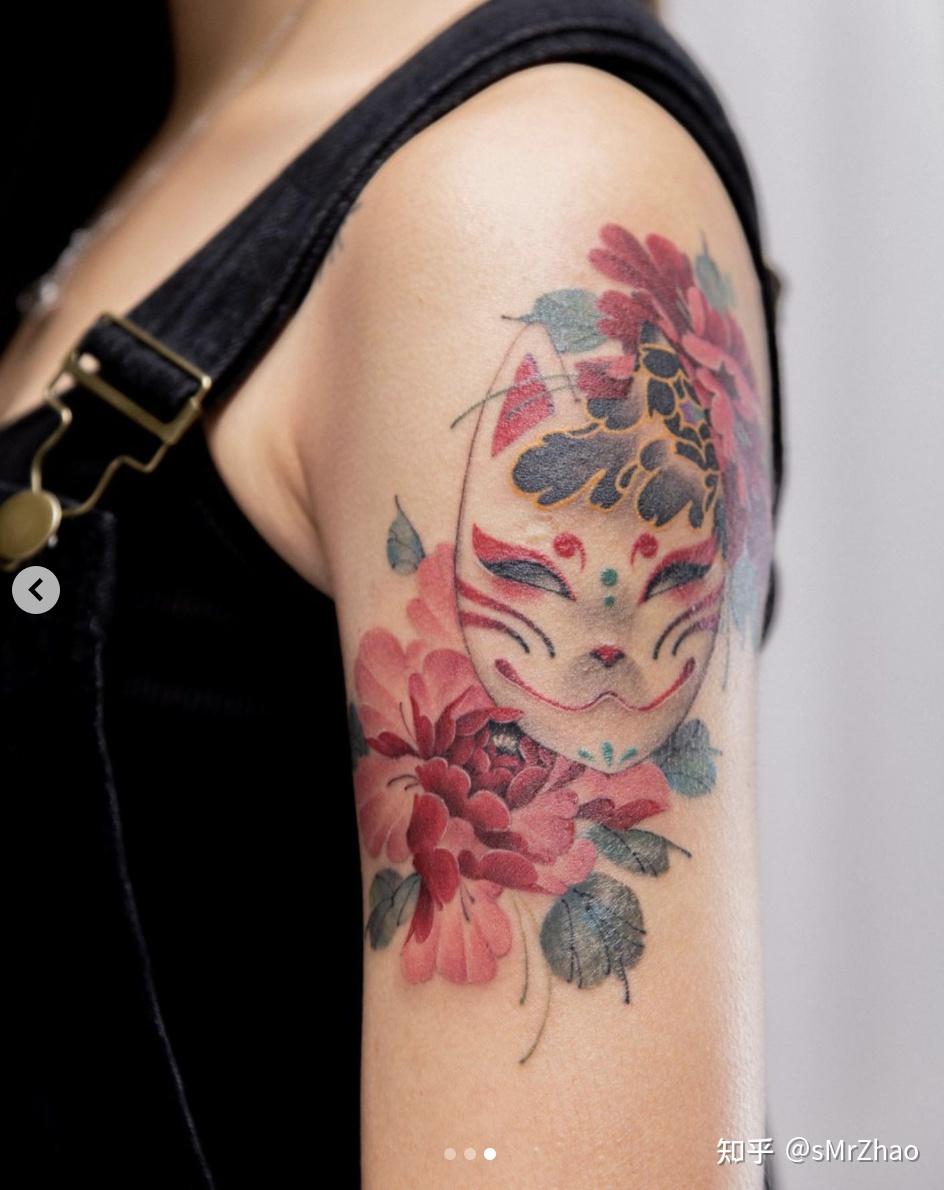 这期分享的纹身颜色特别好看,鲜艳明快的水彩风格,很东方,很细腻,有一