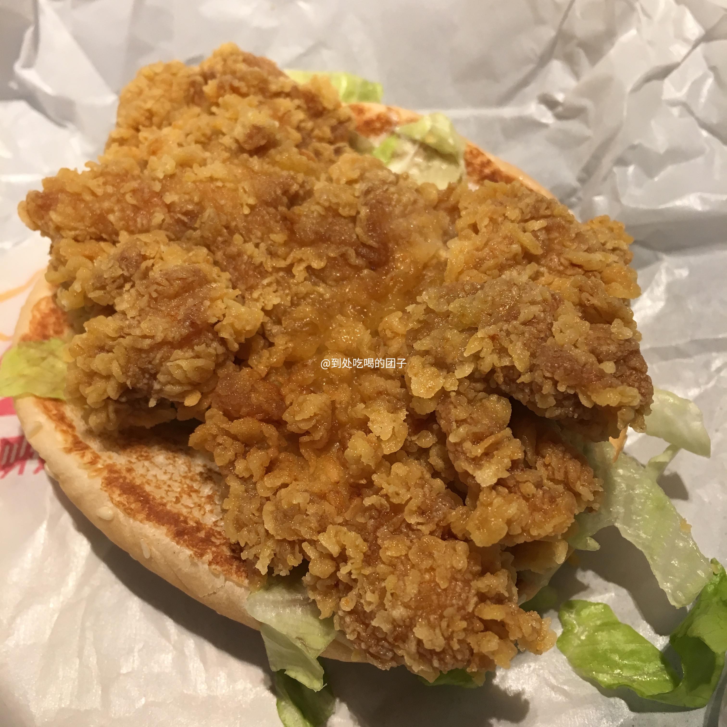 上海快餐店麦当劳麦辣鸡腿汉堡