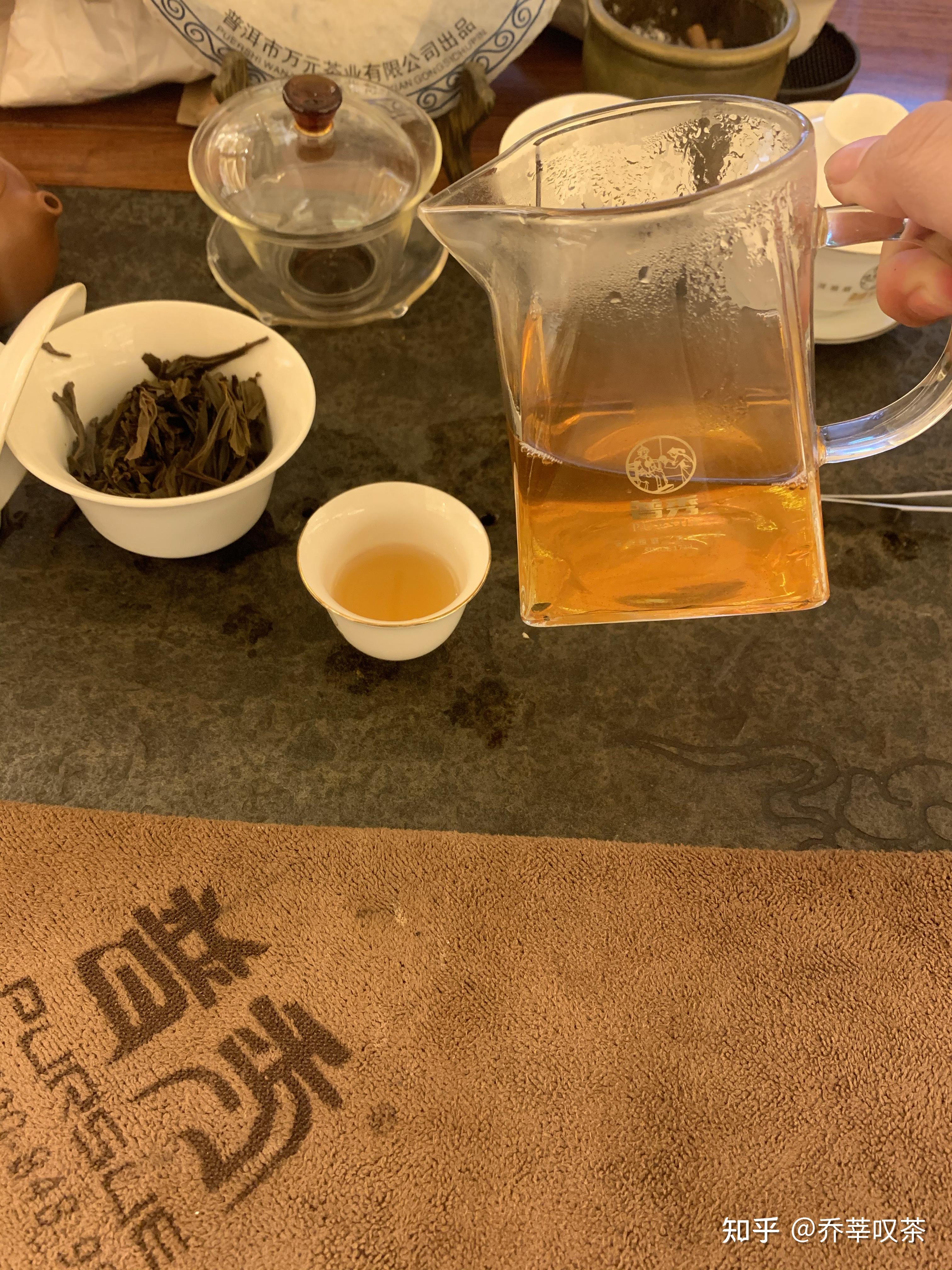 今日與大家分享的是,馬隊長2014喬木青餅,見識少沒聽過,無意間在茶樣