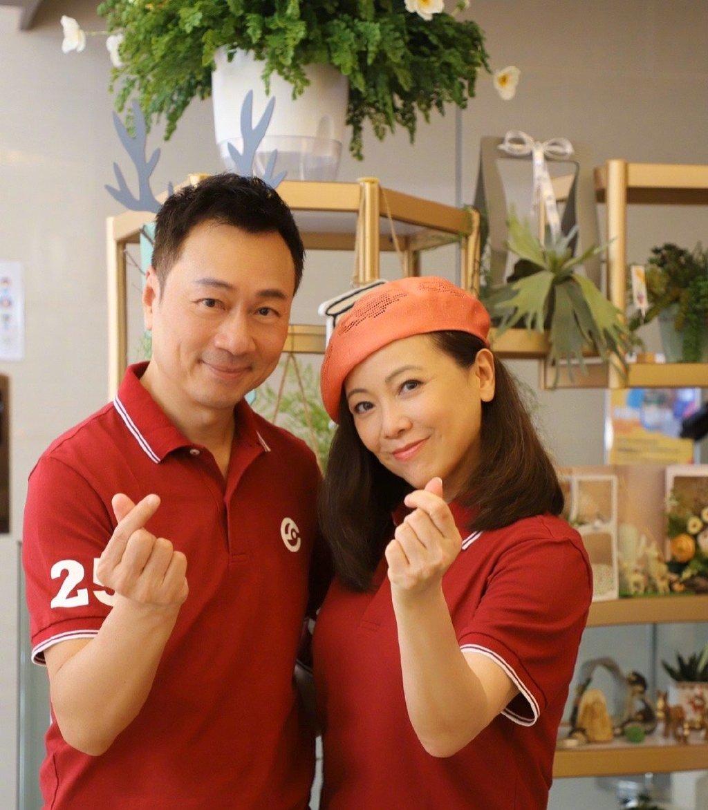 香港演员黎耀祥邓萃雯同框互动合作作品够经典引发网友回忆