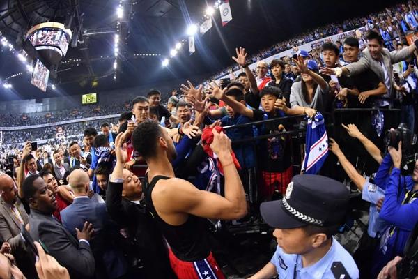 全球篮球迷沸腾的高光时刻带你重温本赛季最燃的得分表演