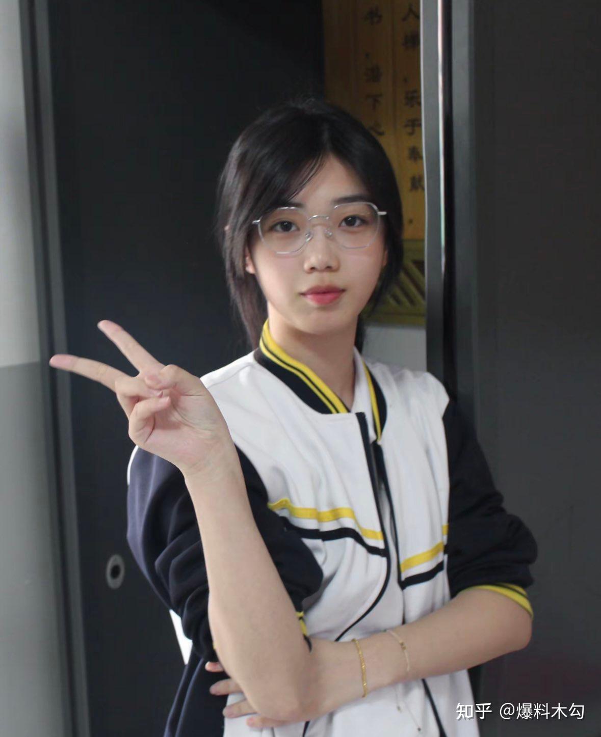 见过最反差的一位女生 - 知乎
