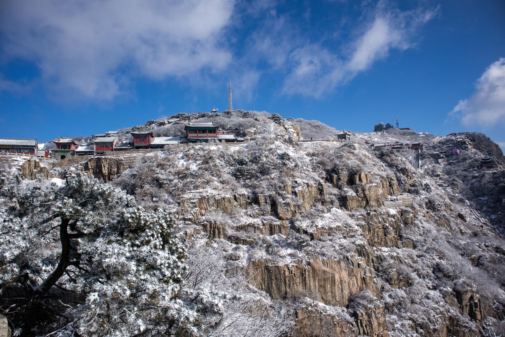 天街远景泰山中天门索道,建成于1983年,是我国第一条客运索道,被称作"
