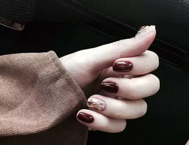 这里可能是最全的新年美甲集合了-新年美甲图片2021简单大方红色衣服