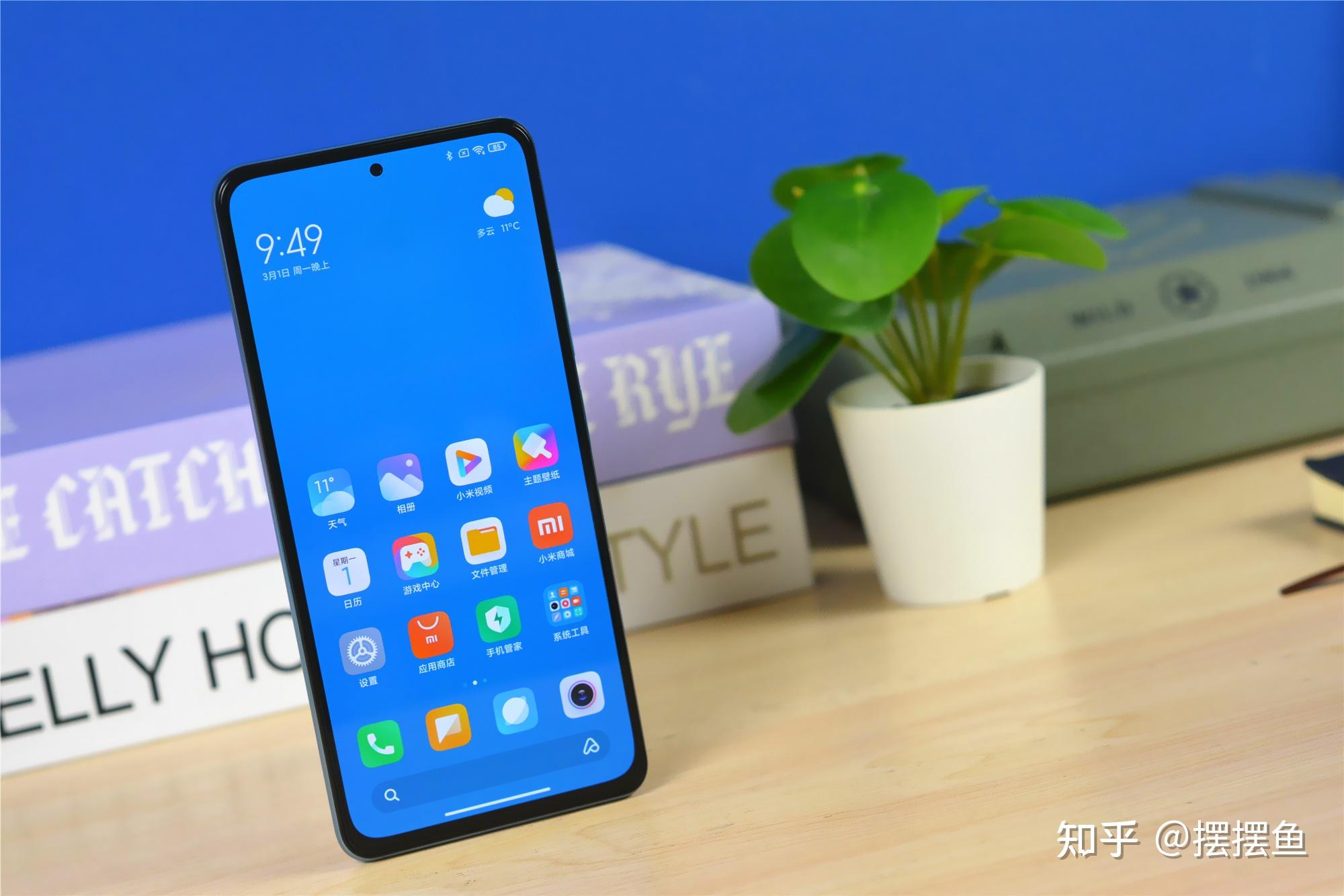 首先是屏幕,这一次redmi k40 pro采用的是e4材质的三星amoled屏幕