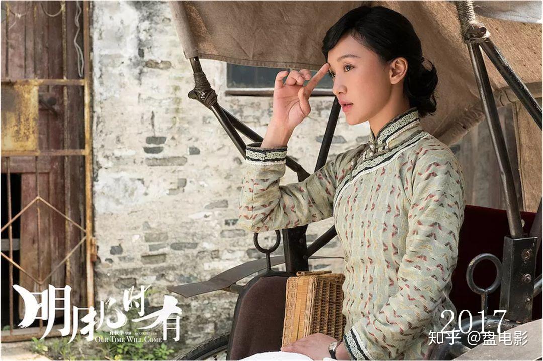 2018年,周迅在《你好,之华》中的扮相,知性又大气,既有中年人的韵味