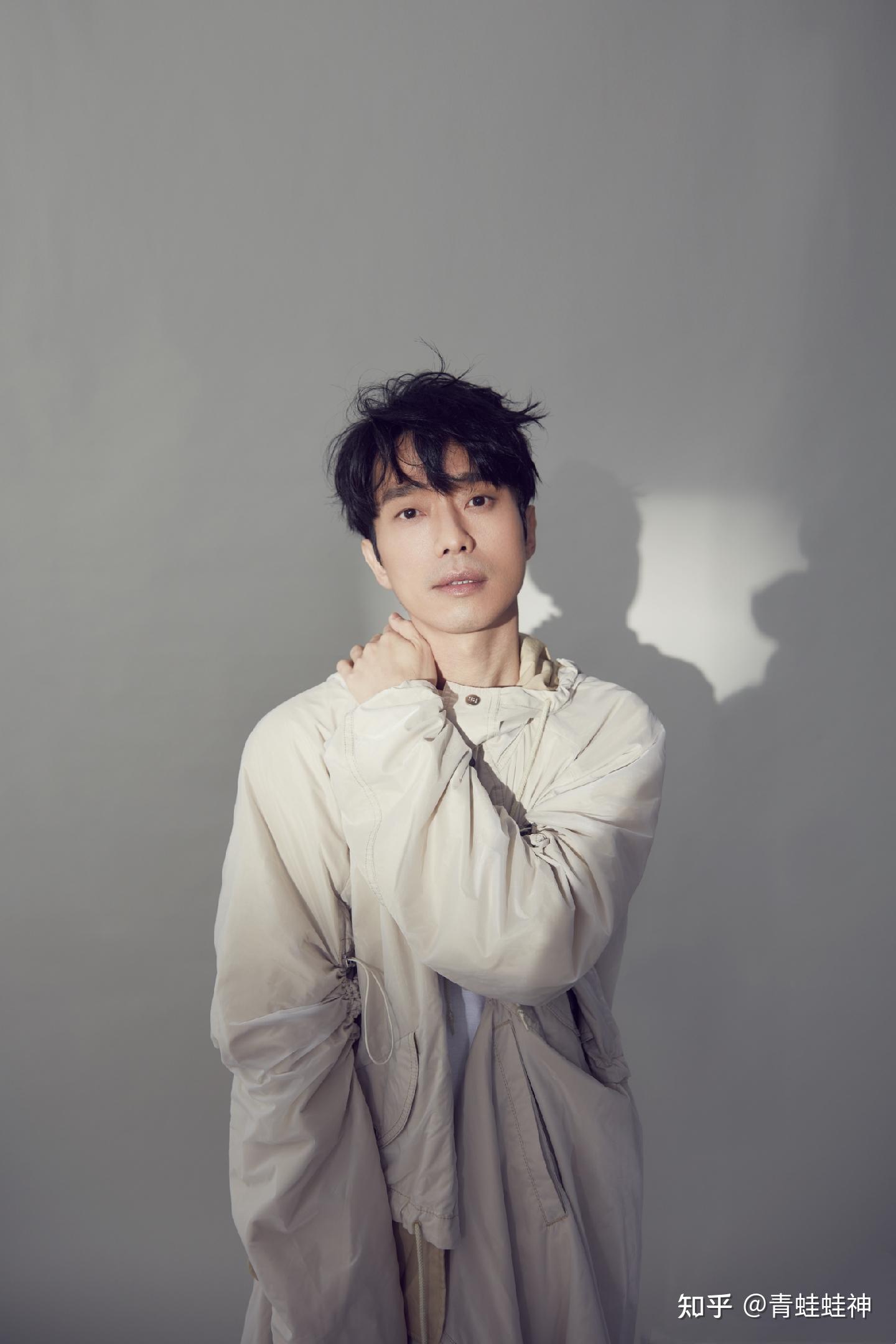 阿杜,本名杜成义,1973年3月11日出生于新加坡,新加坡华人男歌手.