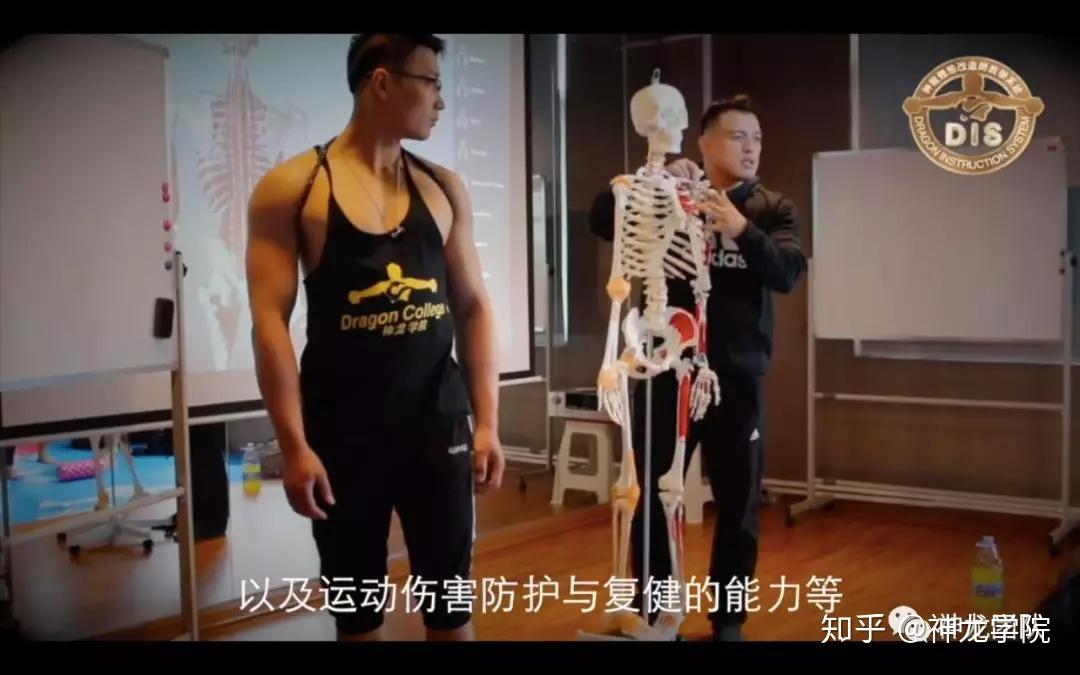 在竞赛中获得冠军的教练,其实投资的东西,是难以计算的