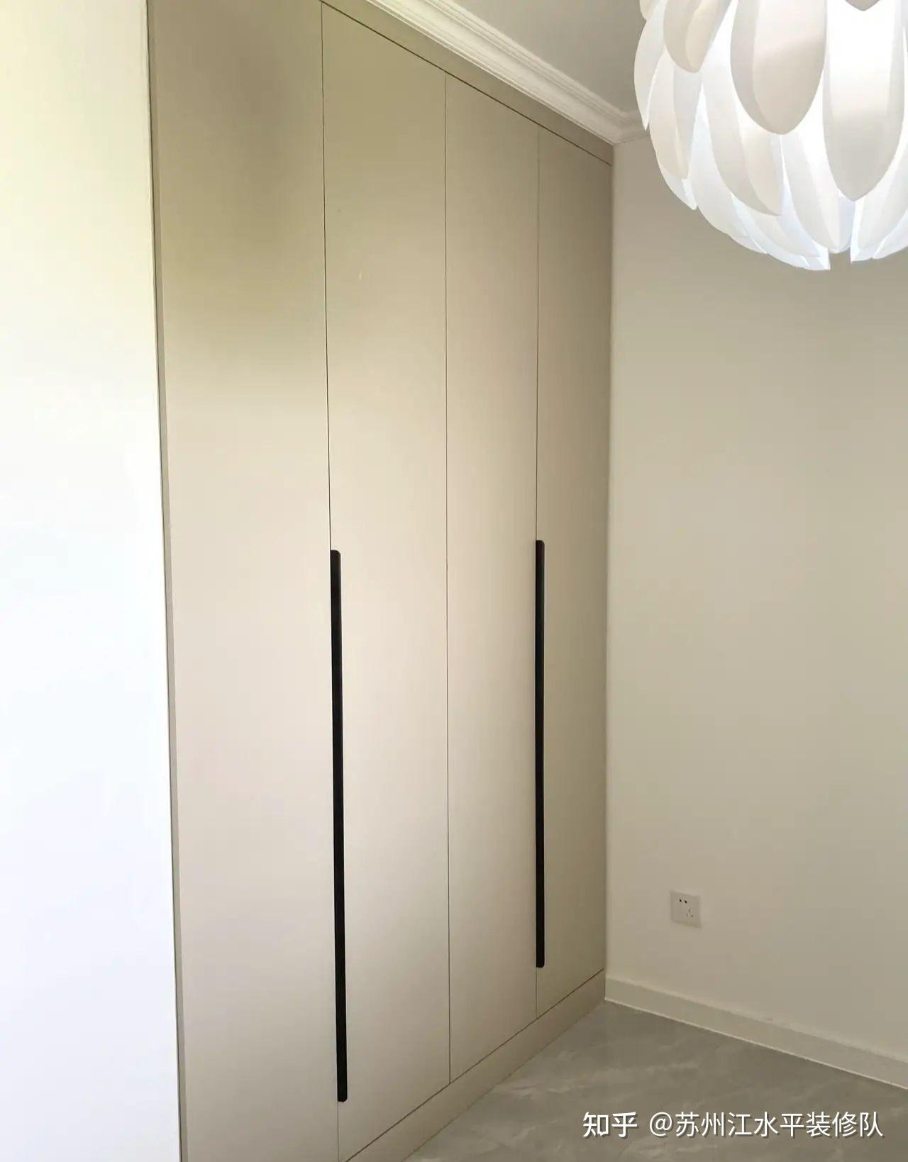 ③北次卧材质:整体为大亚灰茶白颗粒板小建议:衣柜要做到顶,避免上方