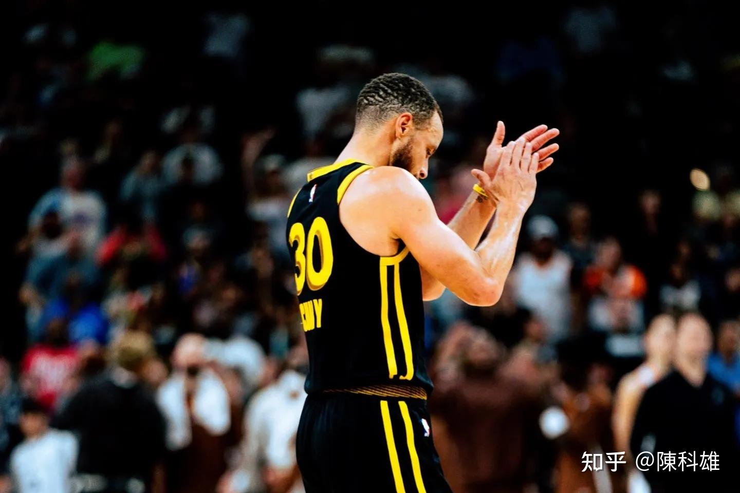 尼克杨力挺格林踢裆格威动作称其已经成长了放过去早踢到了