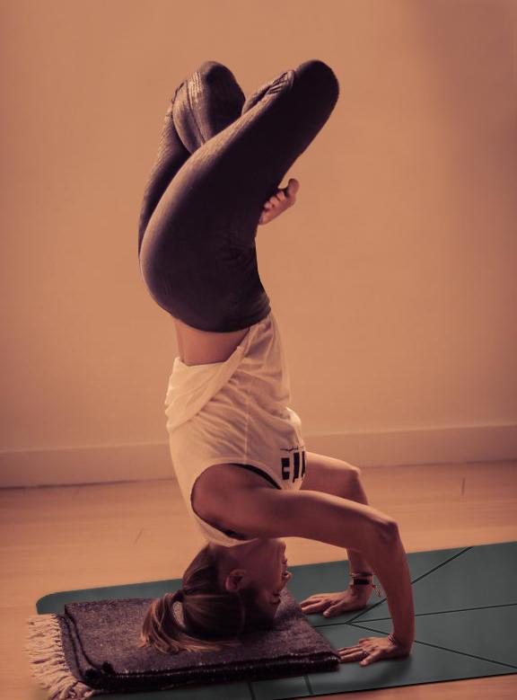 正位瑜伽侧公鸡式图解