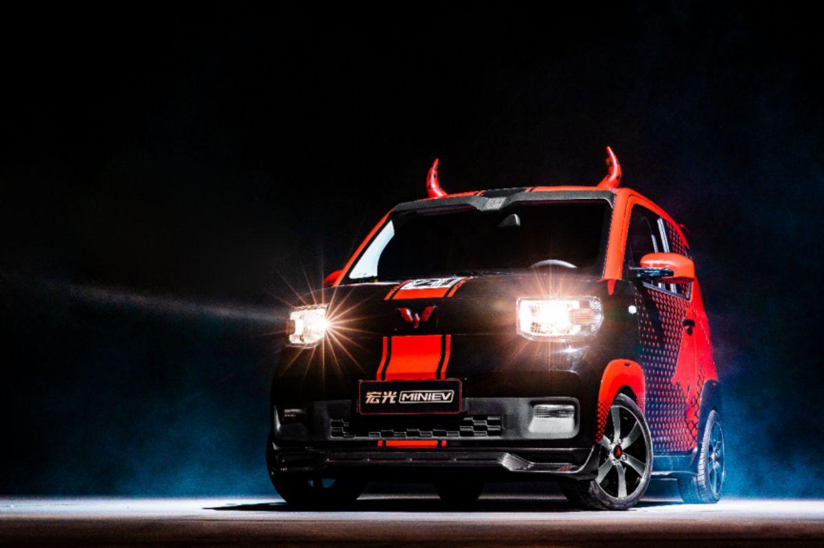 五菱最牛座驾宏光miniev牛年纪念款亮相